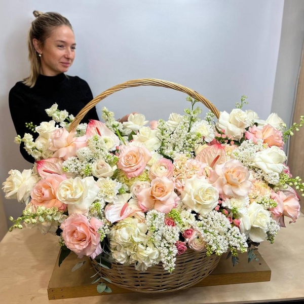  White Hydrangea - 5, White Delphinium - 12, Ranunculus Pink - 15, White Lilac - 15, Carnation white, cream - 41, Pink cut anthurium - 8, White Matthiola - 20, Peony style roses - 8, Bright pink spray rose mix, 50 cm - 25, White rose 50 cm Ecuador - 31, Rose Pink 50 cm Ecuador (Chelo, Hermosa, Novia, Titanik, Engagement, Pink Mondiale) - 17, lisianthus - 23, Pink Hydrangea - 4, Huge basket, Oasis, Eucalyptus Cinerea, Hypericum